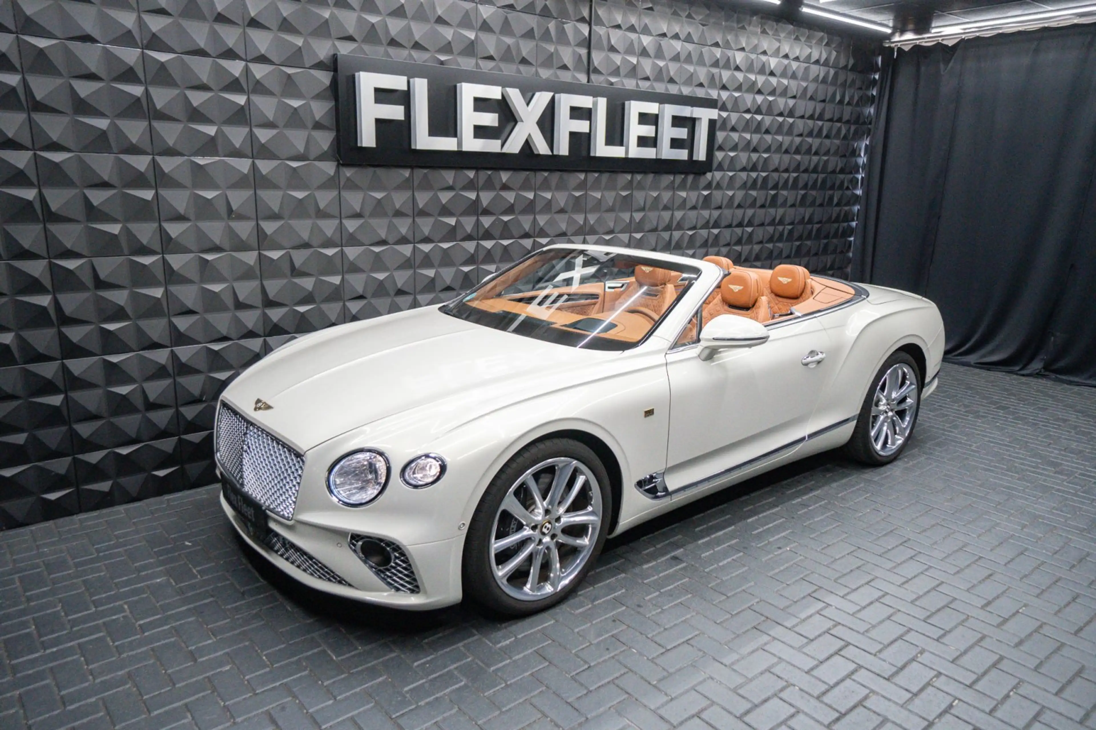 Bentley Continental GTC 100Jahre Edition Mulliner — photo 11