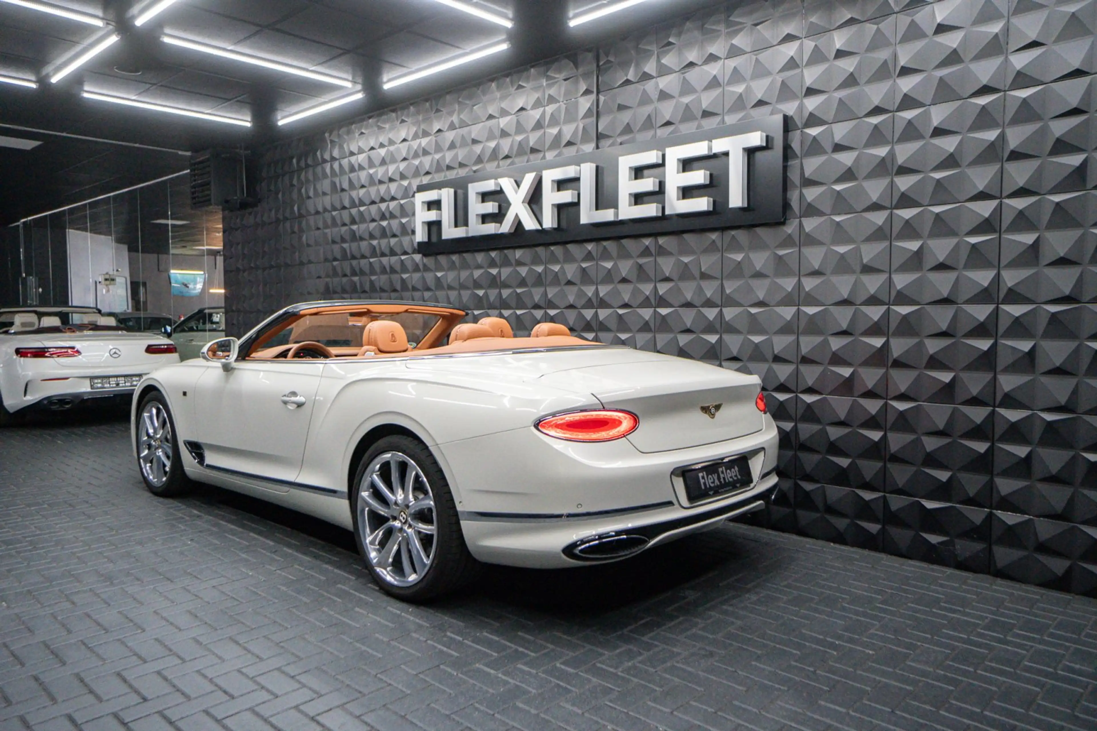 Bentley Continental GTC 100Jahre Edition Mulliner — photo 14