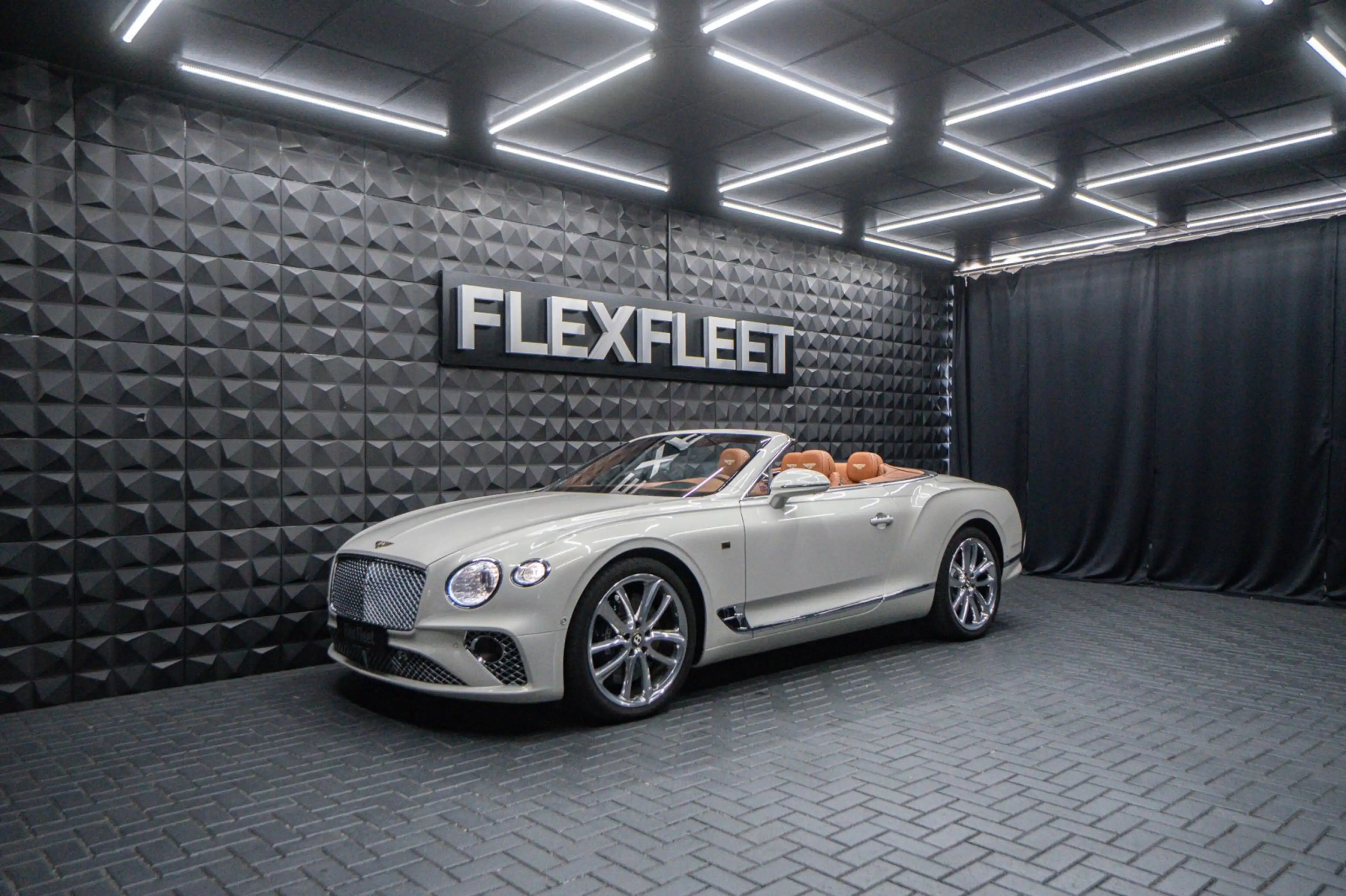 Bentley Continental GTC 100Jahre Edition Mulliner — photo 10