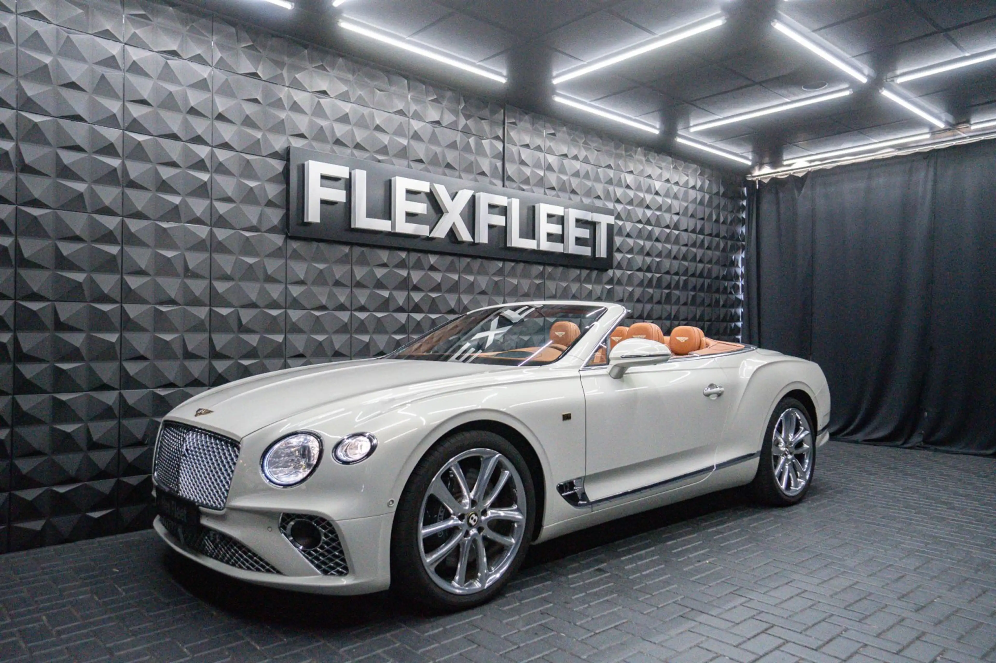 Bentley Continental GTC 100Jahre Edition Mulliner — photo 12