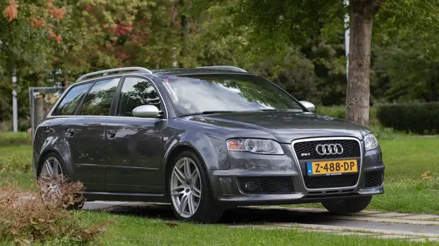 Audi RS4 avant 4.2 V8 B7 quattro