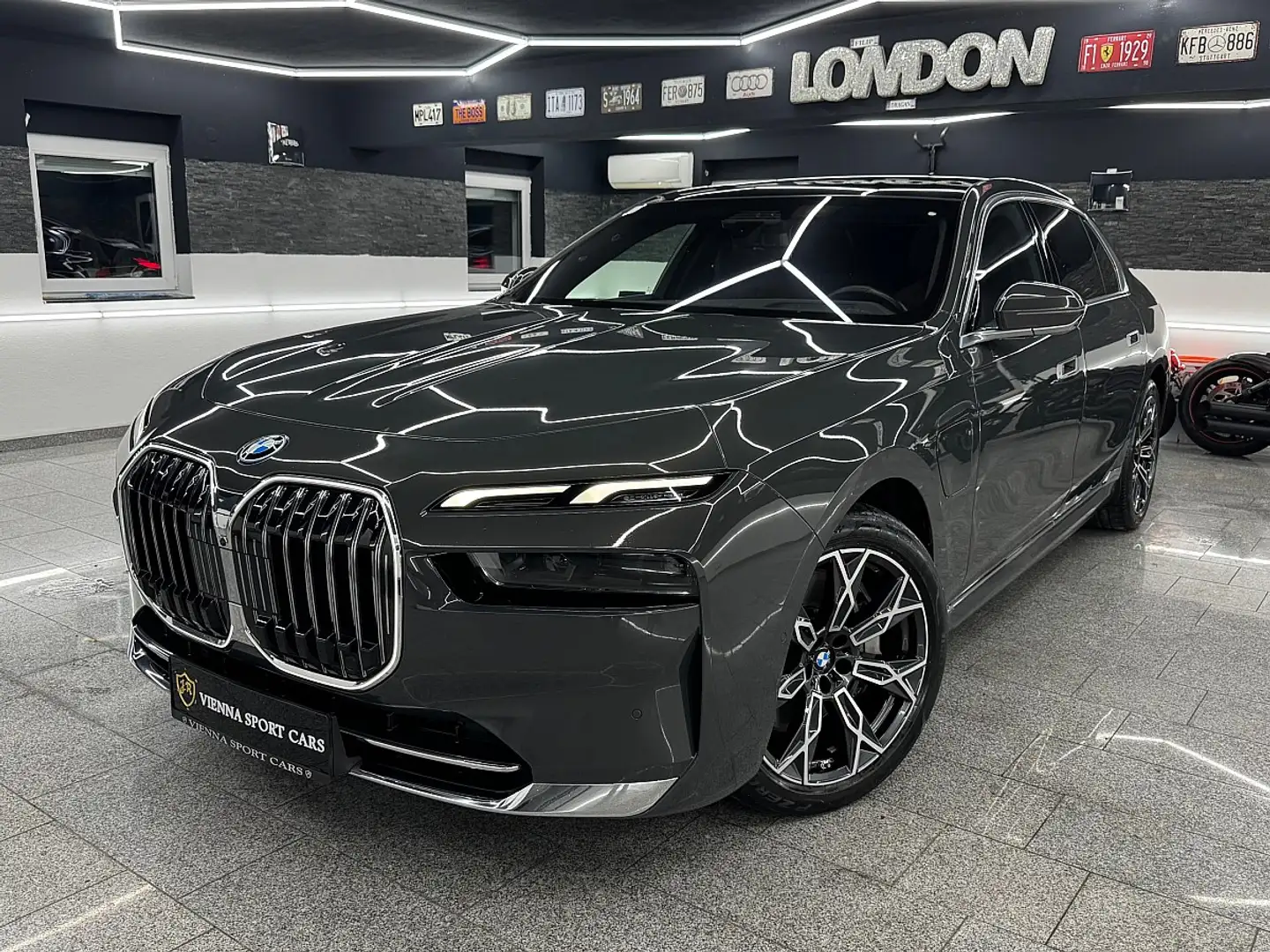 BMW 750 i G70 Hybrid-Benzin xDrive*VOLL*N.P:144.000€*MWST* Grau - 2