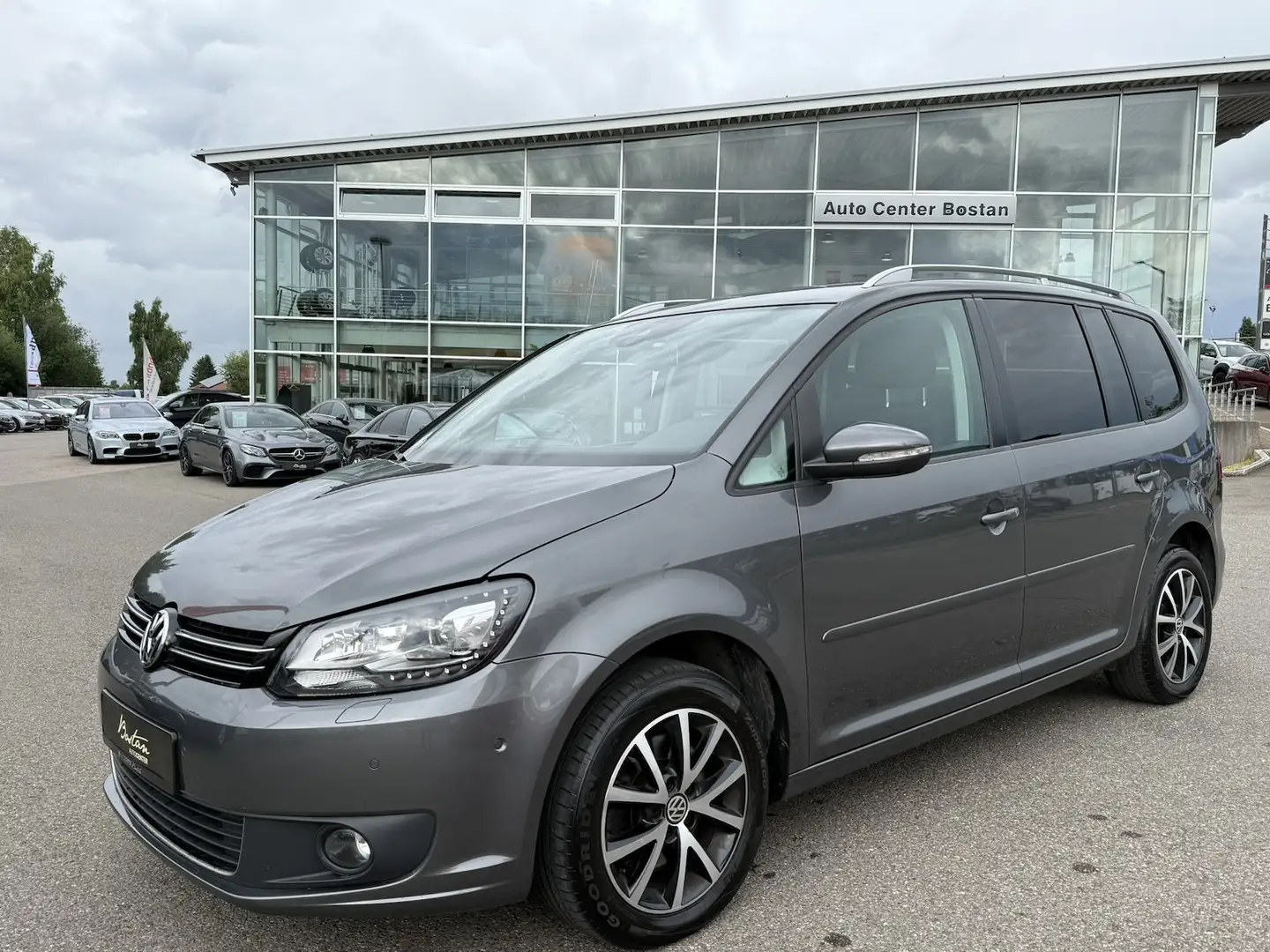 Volkswagen Touran 2.0 TDI BMT/7-SITZER/DSG/KAMERA/BI-XENON Szary - 2