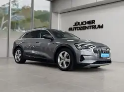 Audi e-tron 55 quattro advanced, Gehobene Ausstattung