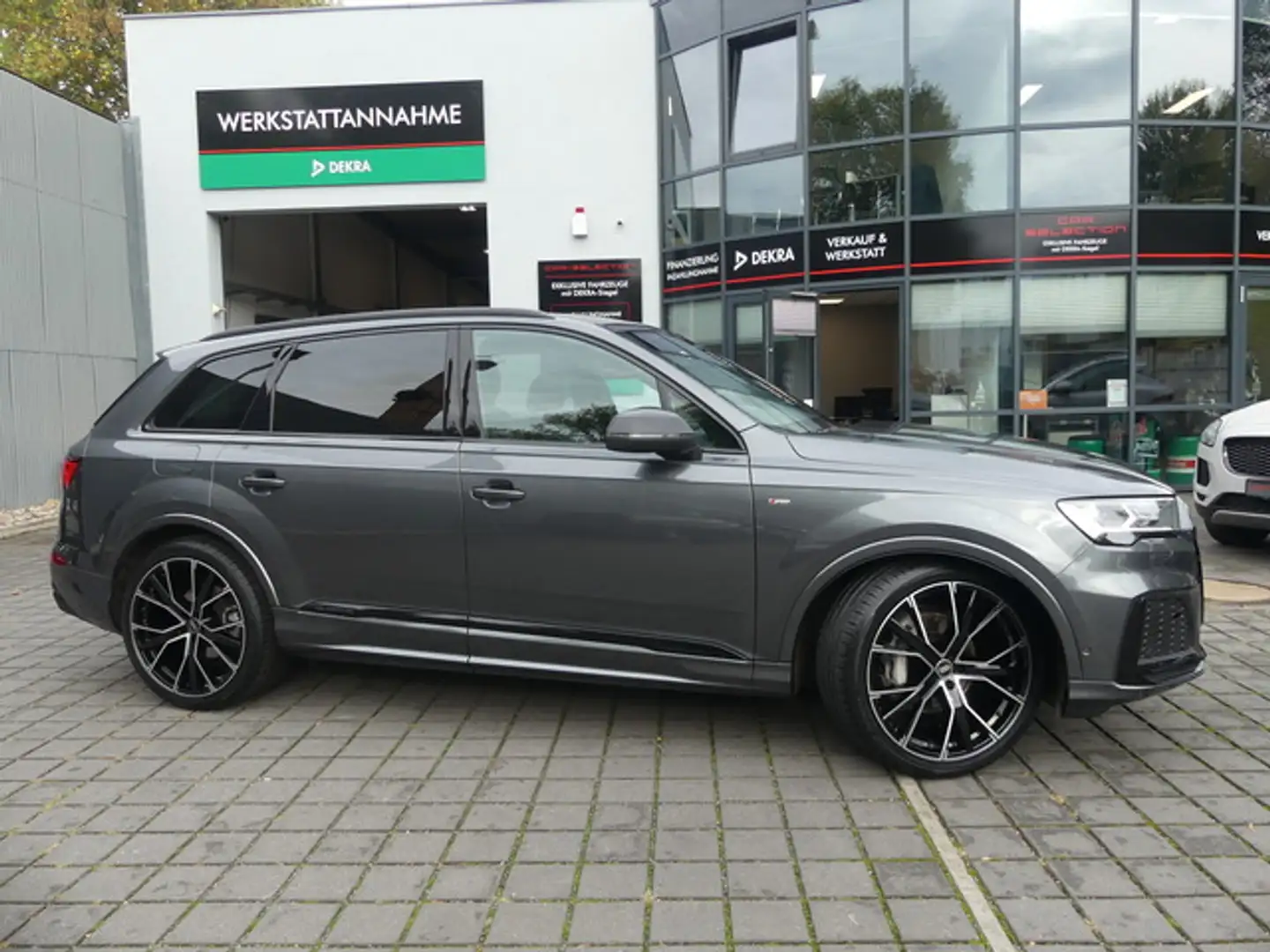 Audi Q7 45 TDI quattro S line AIRSUS/STANDHZ/AHK/22" Grau - 1