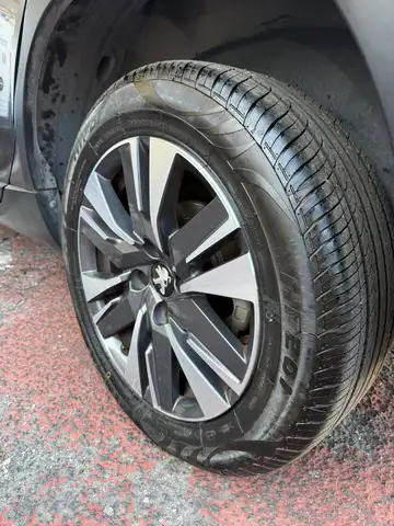 Peugeot 2008 view 15