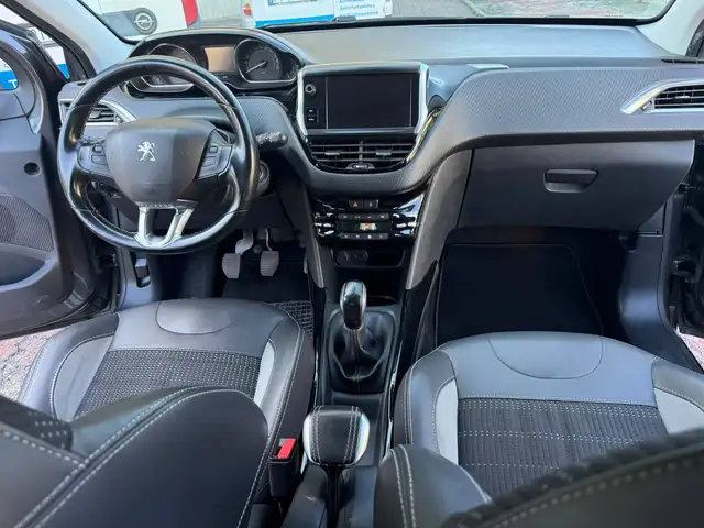 Peugeot 2008 view 11