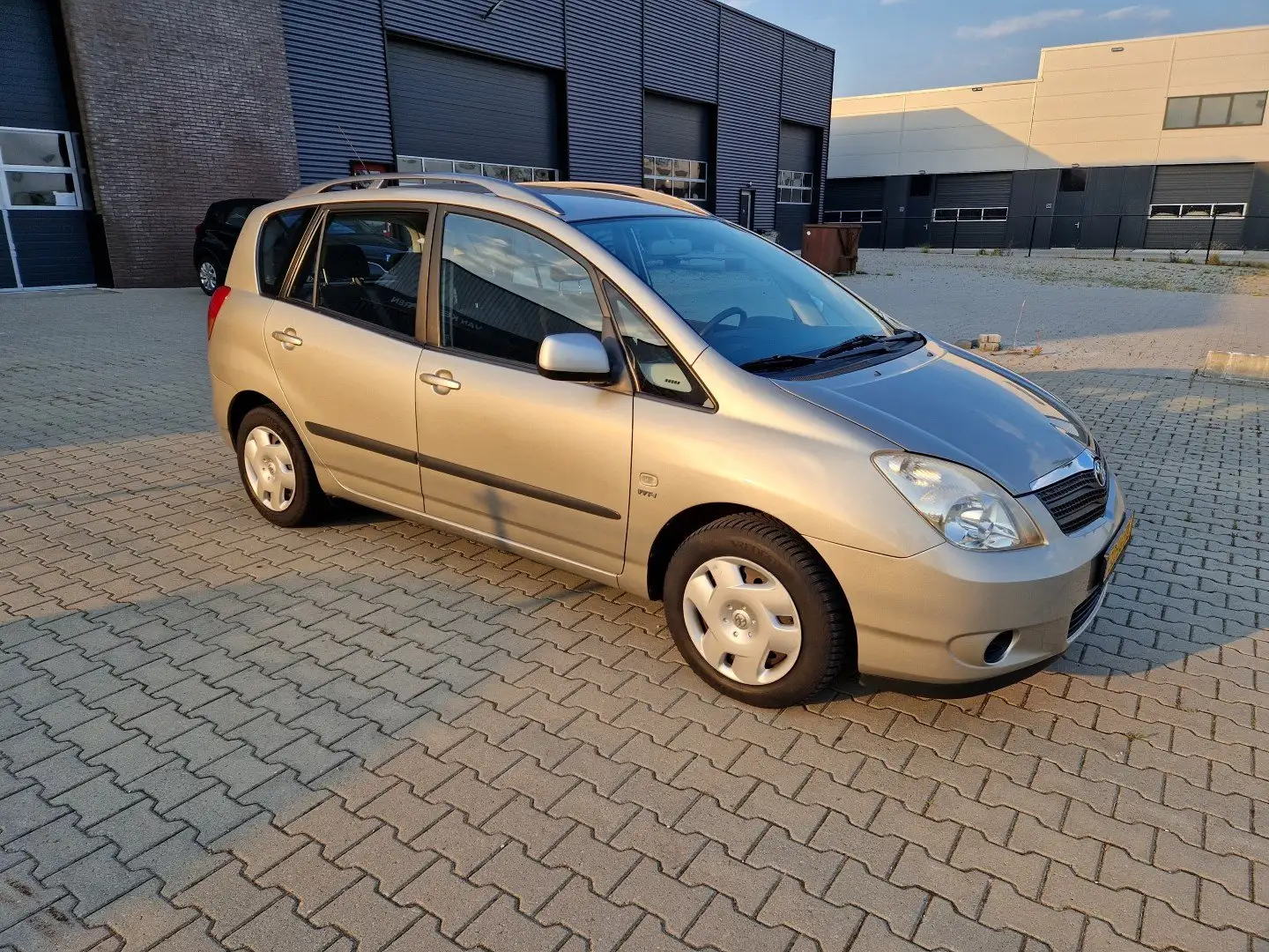 Toyota Corolla Verso Corolla+Verso+1.6+VVT-i+L.Terra Сірий - 2