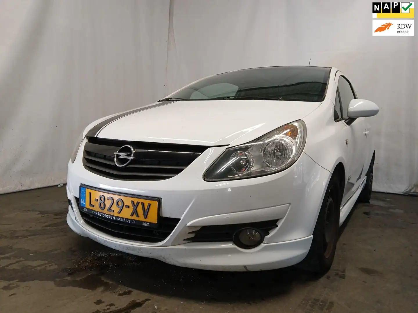 Opel Corsa 1.2-16V Enjoy - Rechter Zijschade - Motormanagemen Wit - 1