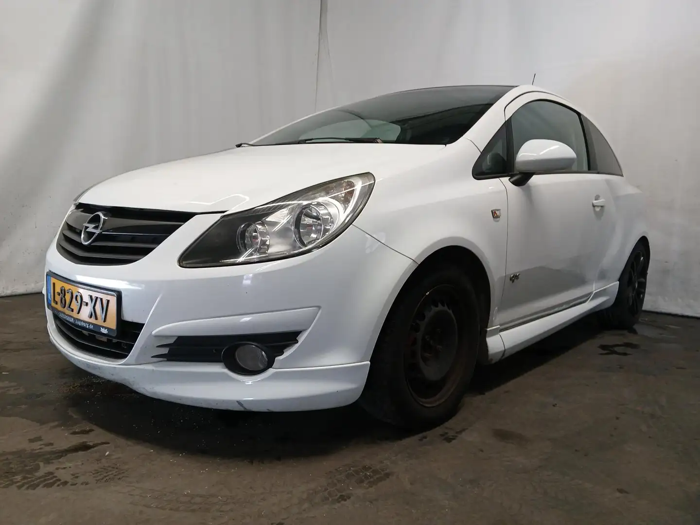 Opel Corsa 1.2-16V Enjoy - Rechter Zijschade - Motormanagemen Wit - 2