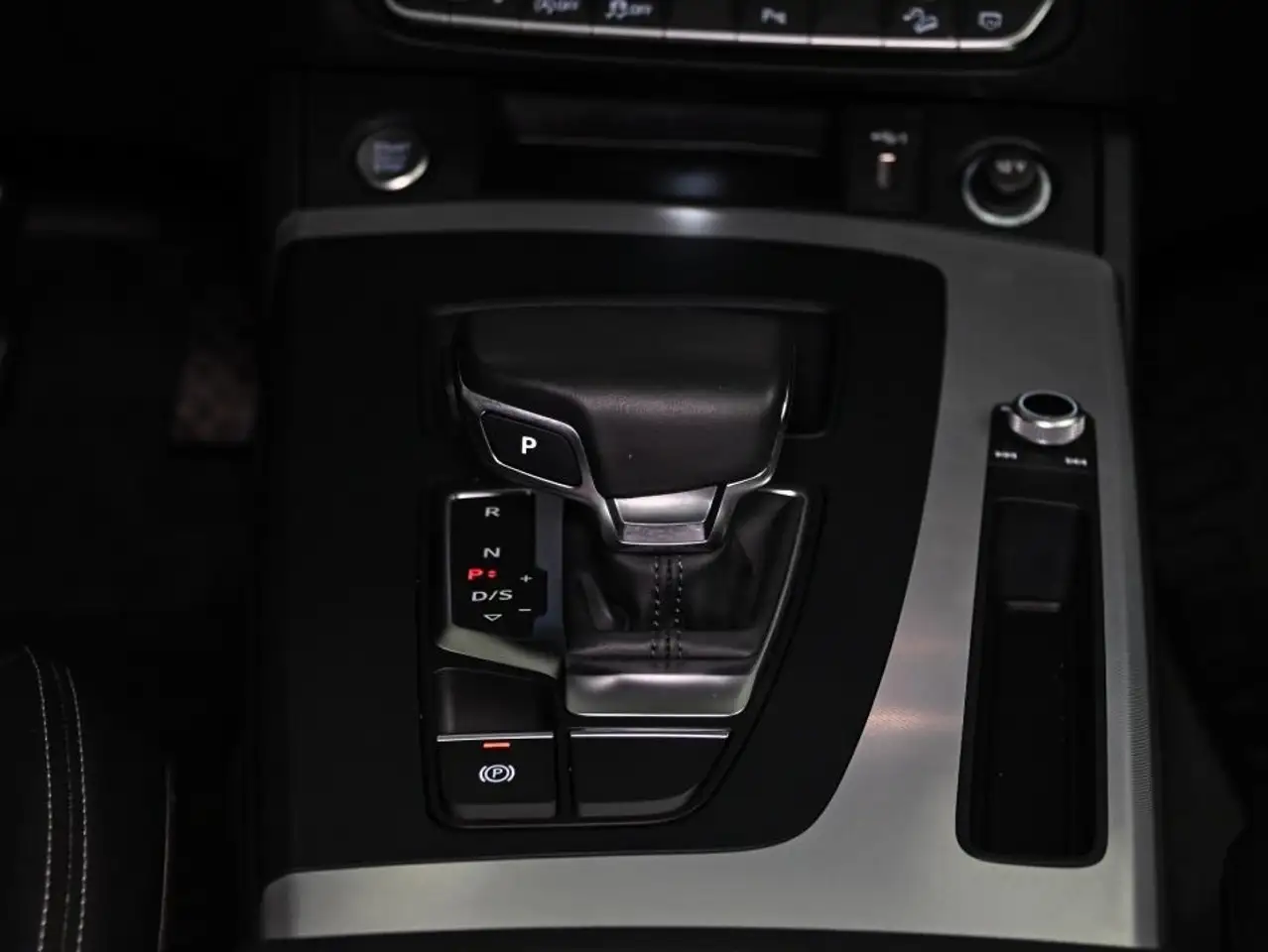 Audi Q5 снимка Audi Q5
