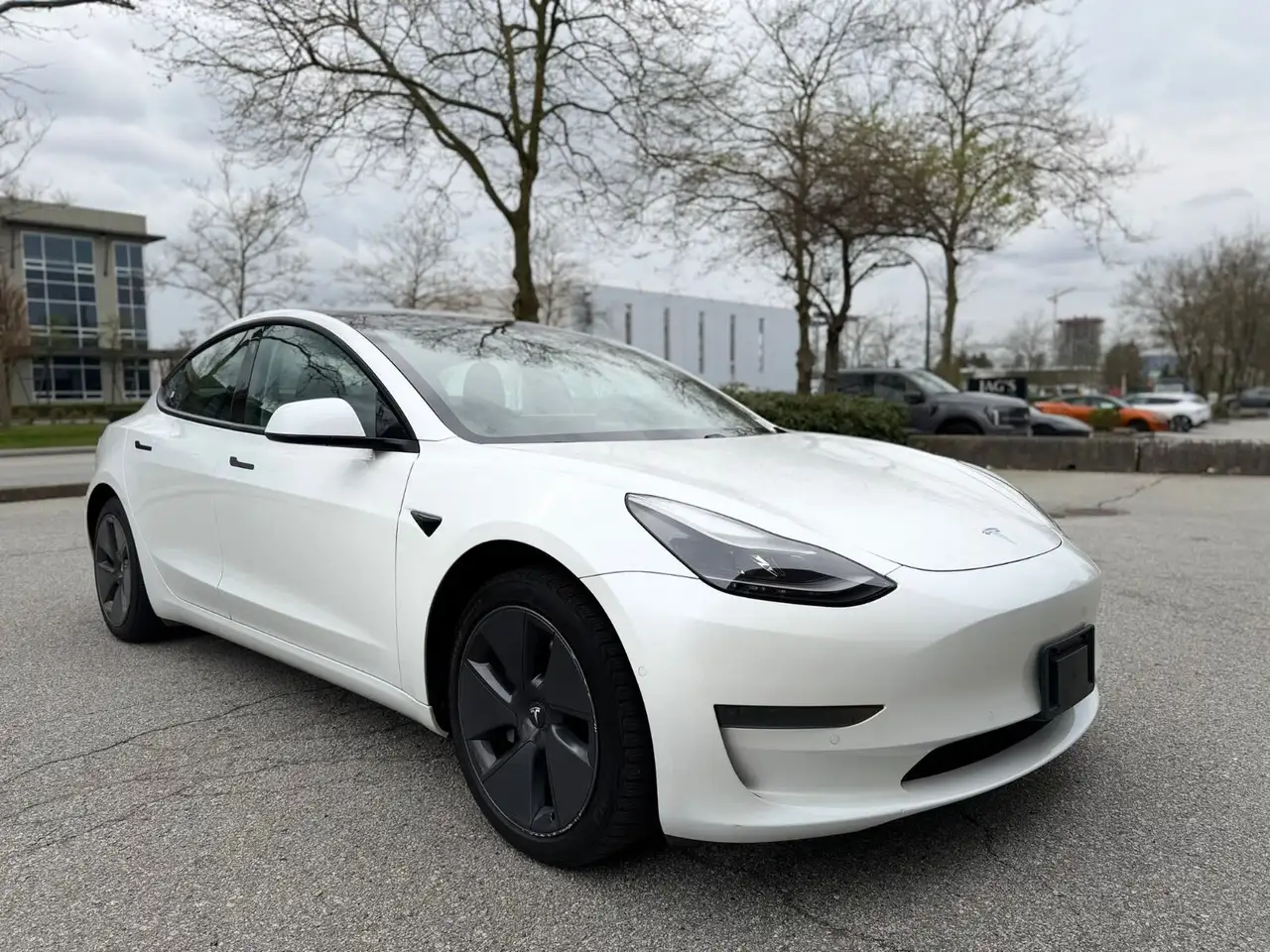 Tesla Model 3 снимка Tesla Model 3