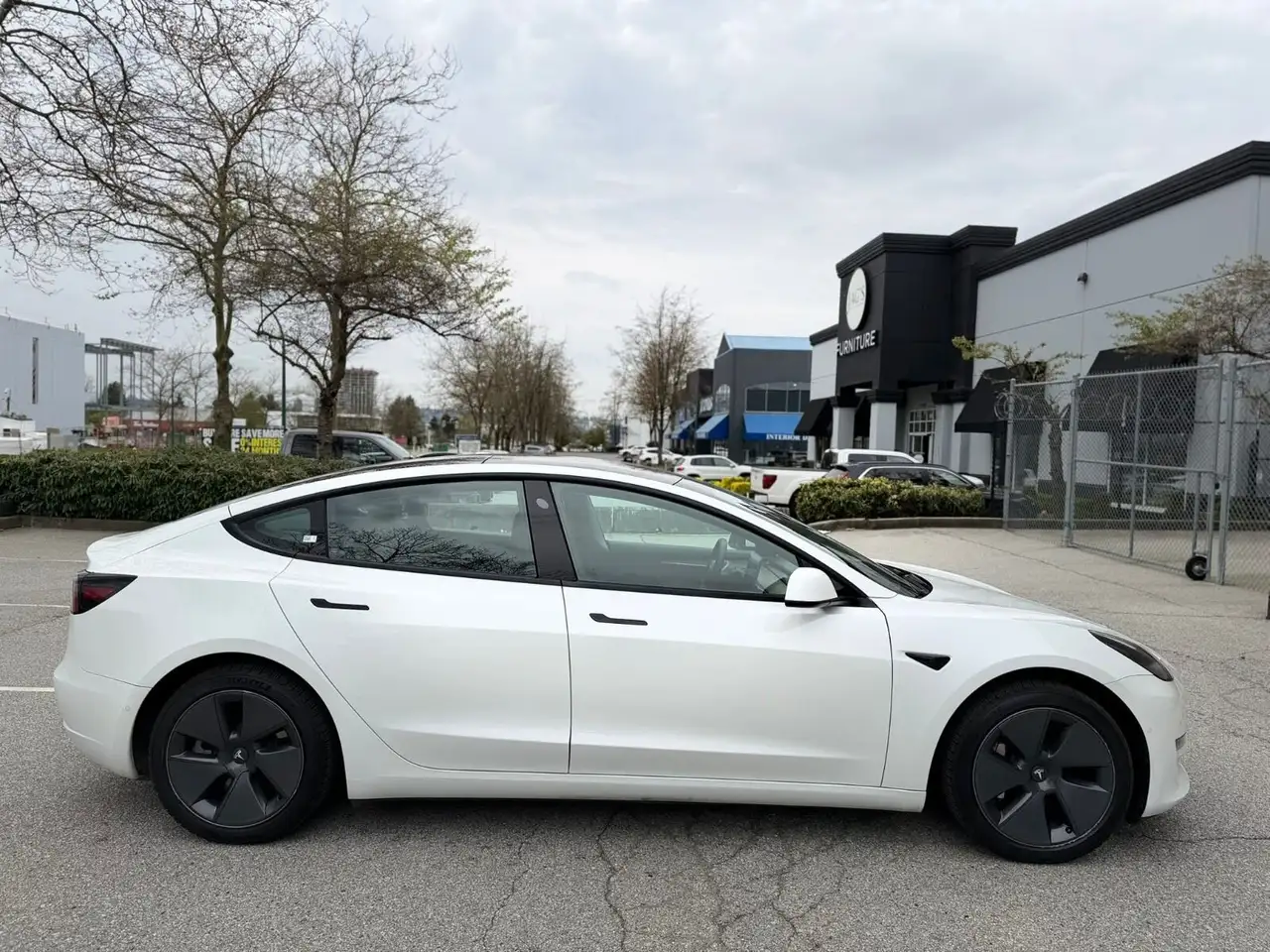 Tesla Model 3 снимка Tesla Model 3