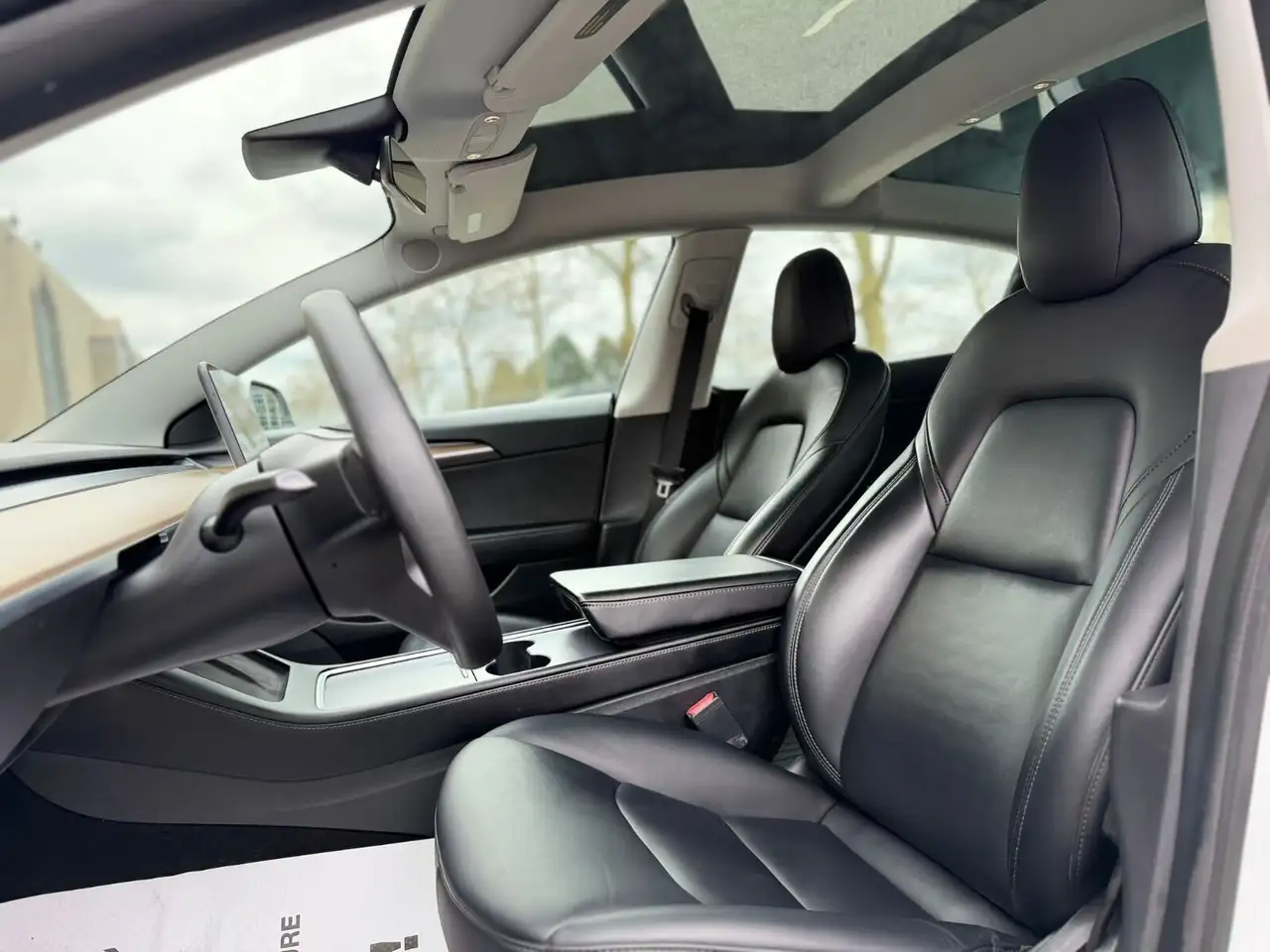 Tesla Model 3 снимка Tesla Model 3