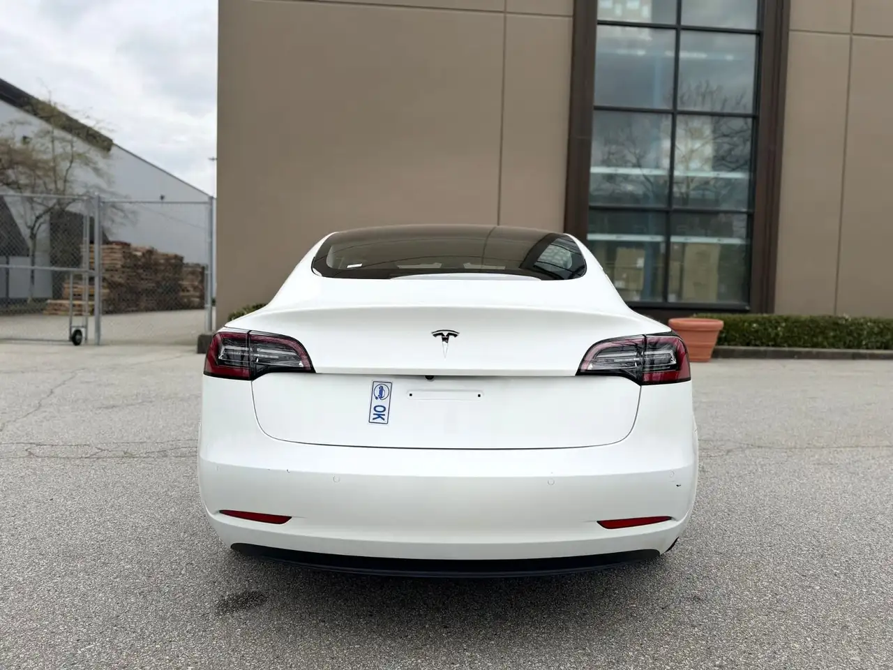 Tesla Model 3 снимка Tesla Model 3