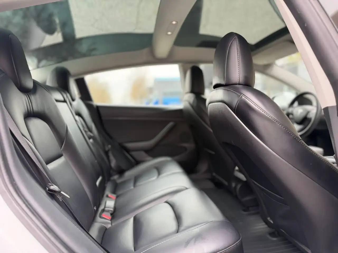 Tesla Model 3 снимка Tesla Model 3