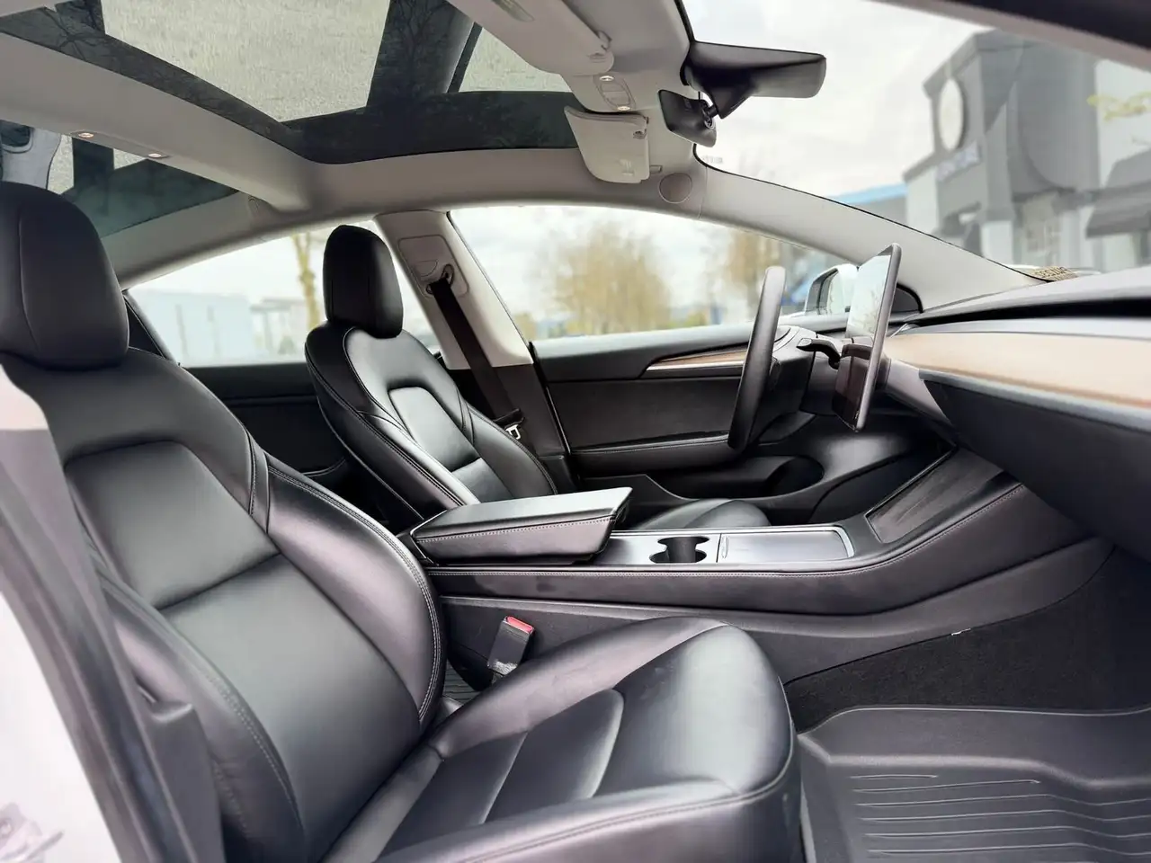 Tesla Model 3 снимка Tesla Model 3