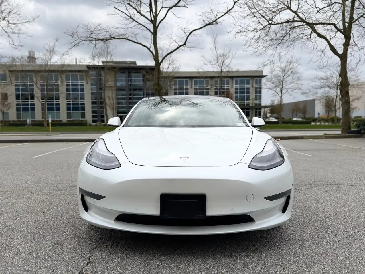 Tesla Model 3 снимка Tesla Model 3