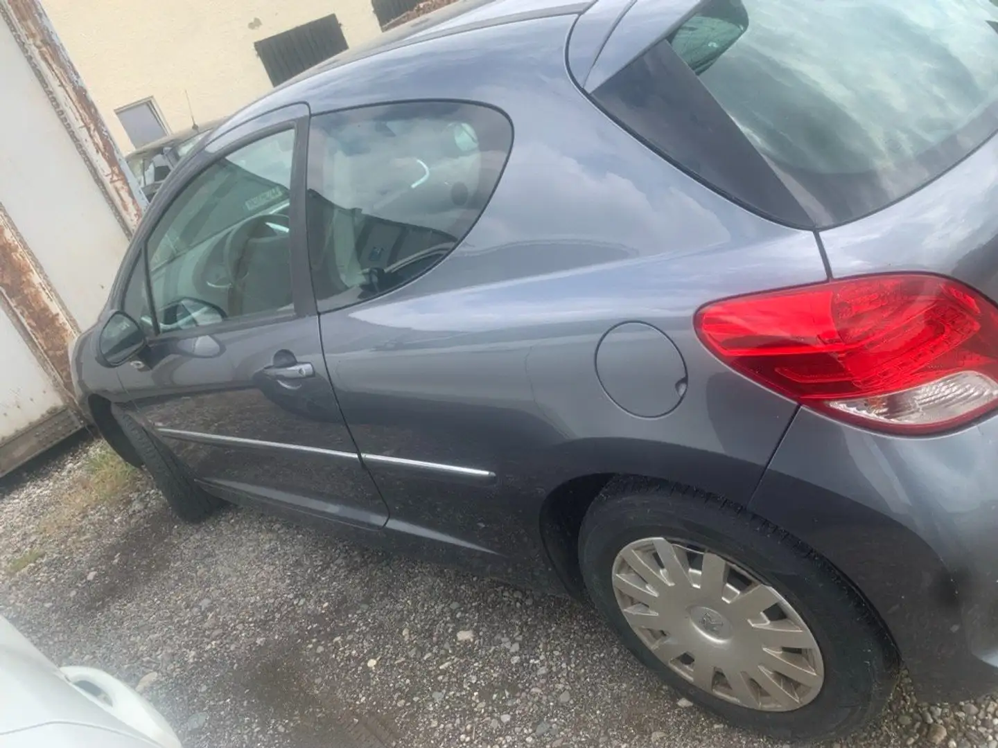 Peugeot 207 207 90 HDi FAP (Blue Lion) 99G Šedá - 1