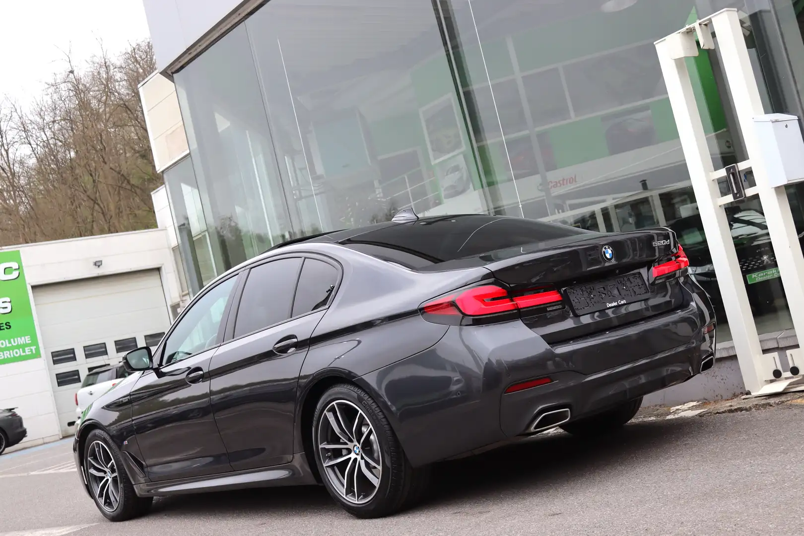 BMW 520 dA 190CV PACK-M TOIT OUVRANT COCKPIT FULL OPTIONS Grau - 2