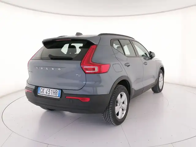 Volvo XC40 view 2