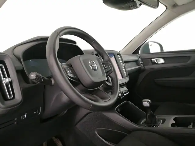 Volvo XC40 view 11
