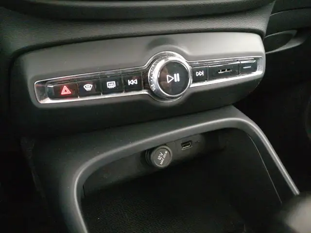 Volvo XC40 view 14