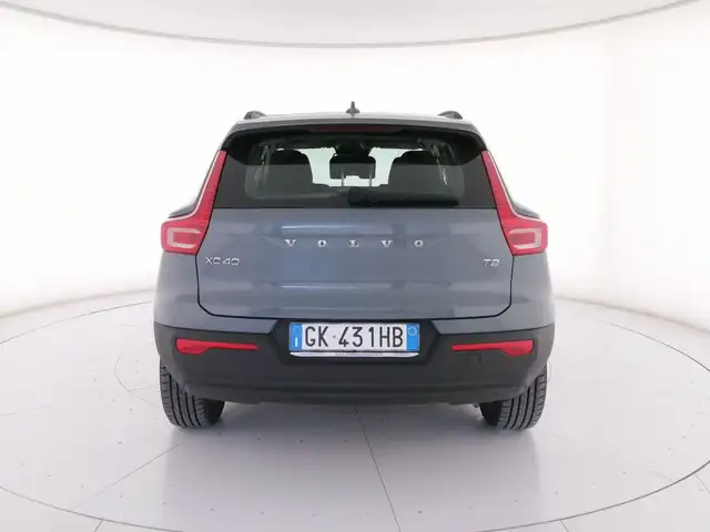 Volvo XC40 view 4