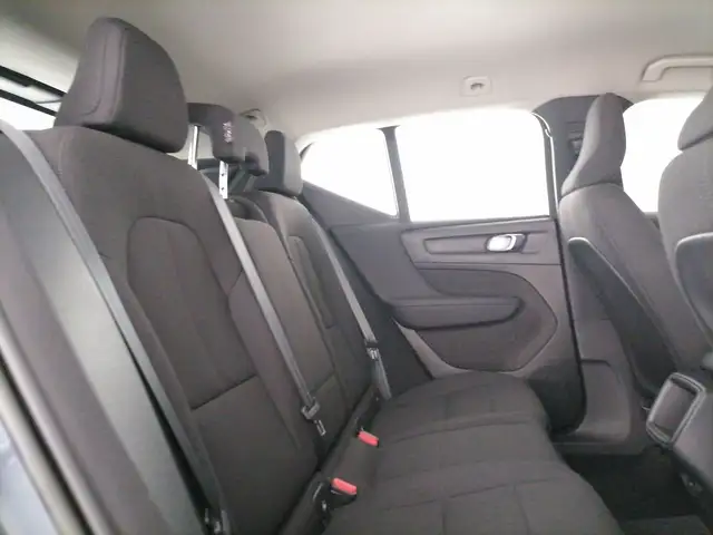 Volvo XC40 view 8