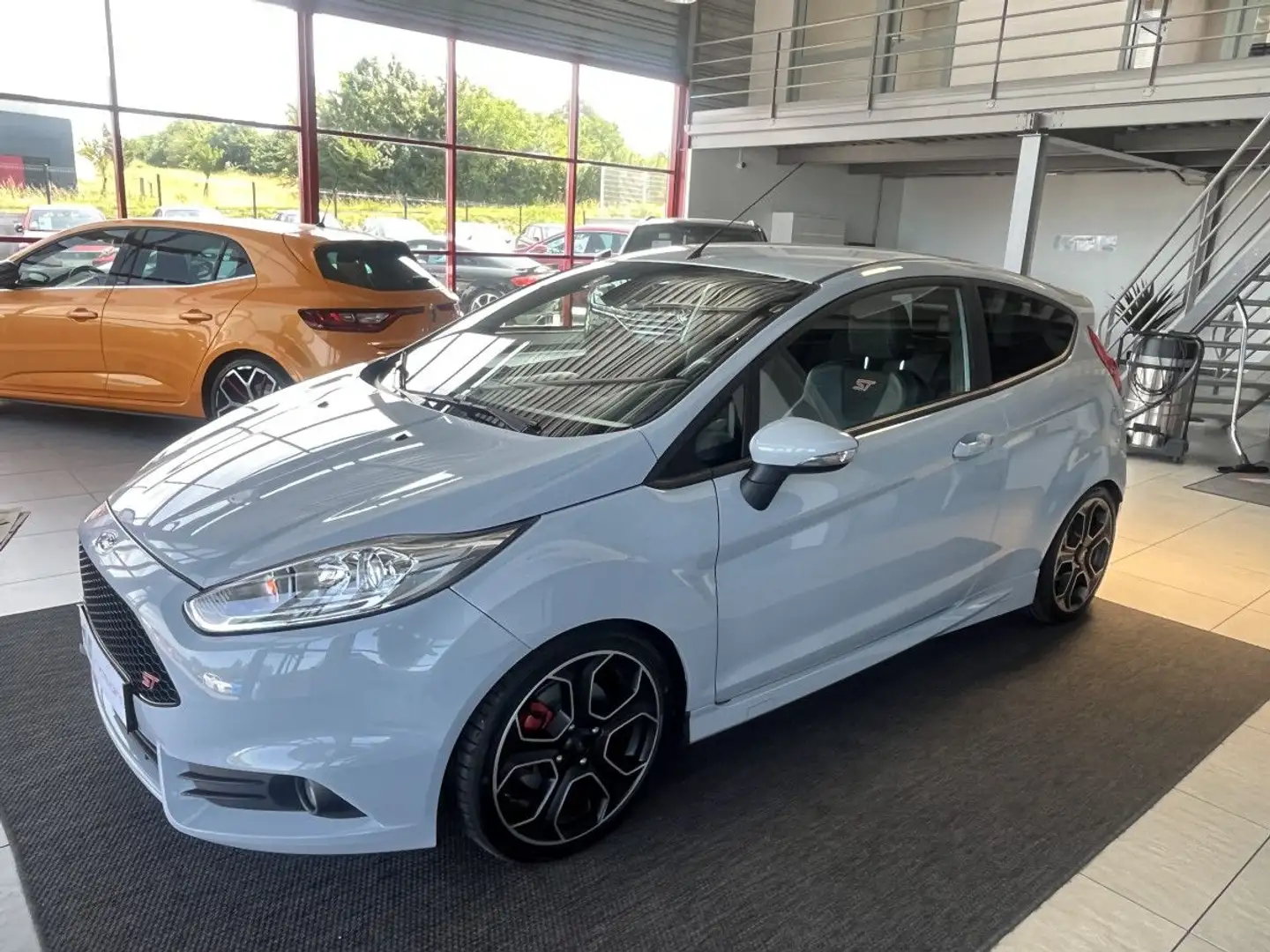 Ford Fiesta ST 1,6 200 EDITION LIMITED PACK PERF CAMERA REGULATEUR KEYLESS RECARO SONY PARK PILOT BLUETOO Gris - 1