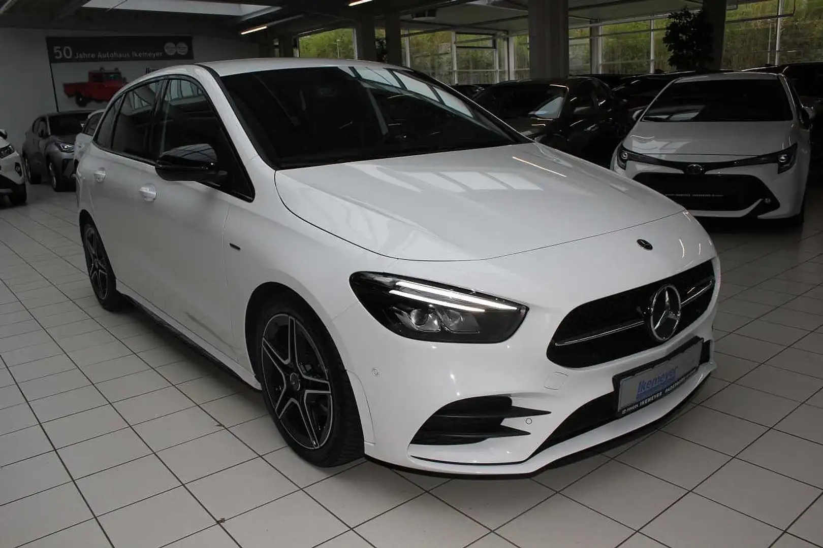 Mercedes-Benz B 180 7G-DCT Edition 2020 AMG Night + Styling  Paket LED Weiß - 2