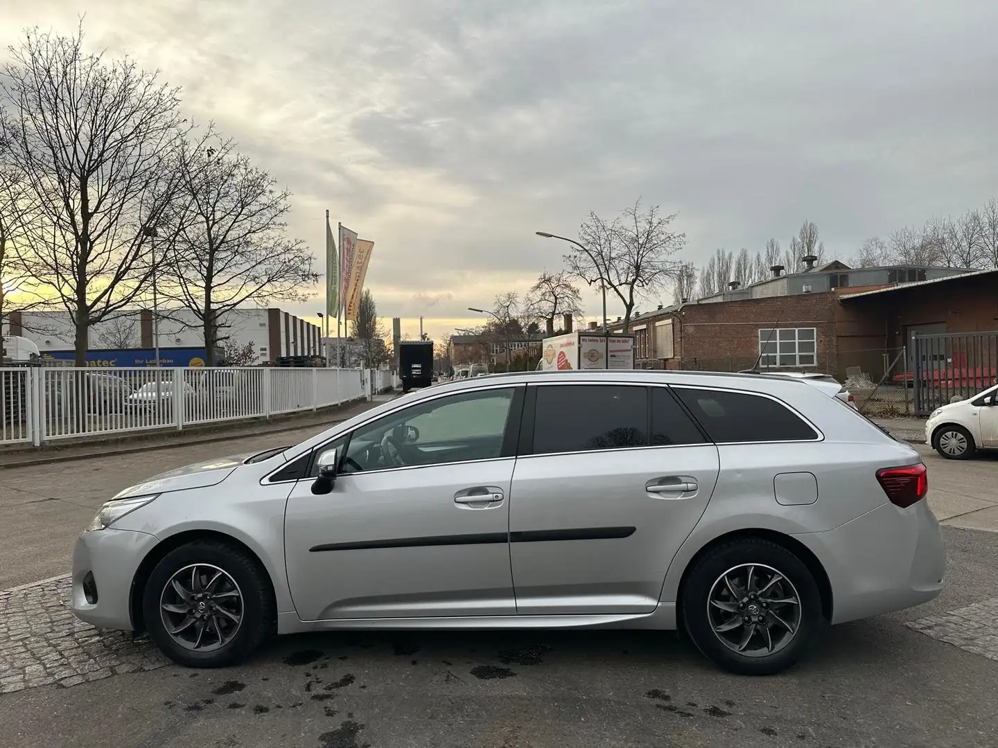 Toyota Avensis Business Edition Grau - 2