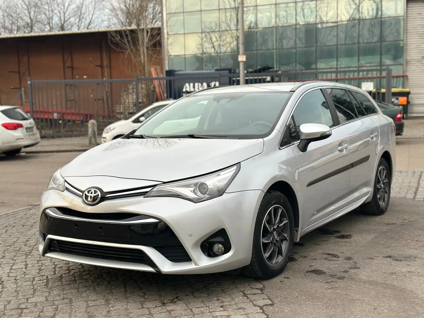 Toyota Avensis Business Edition Grau - 1