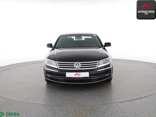 Volkswagen Phaeton view 8