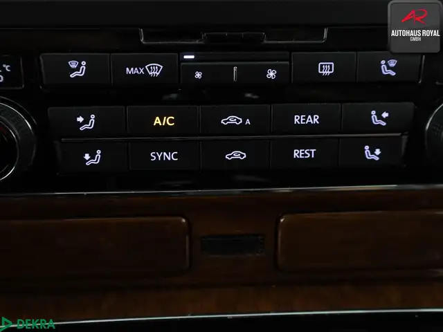 Volkswagen Phaeton view 19