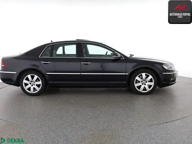 Volkswagen Phaeton view 6