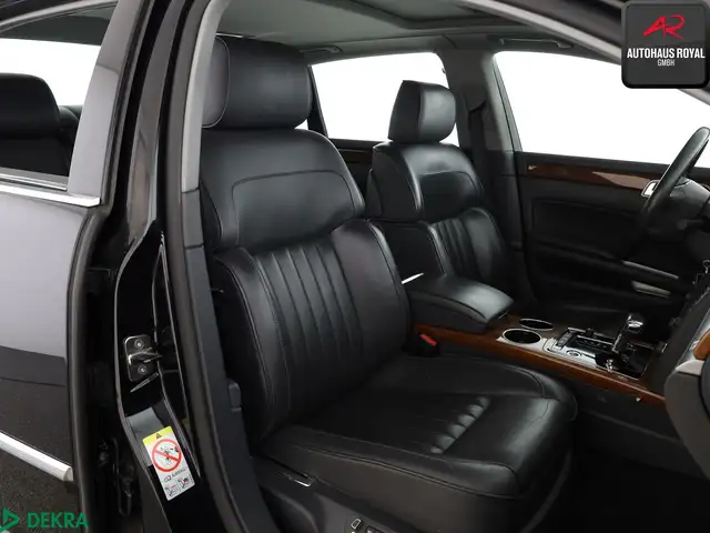 Volkswagen Phaeton view 11