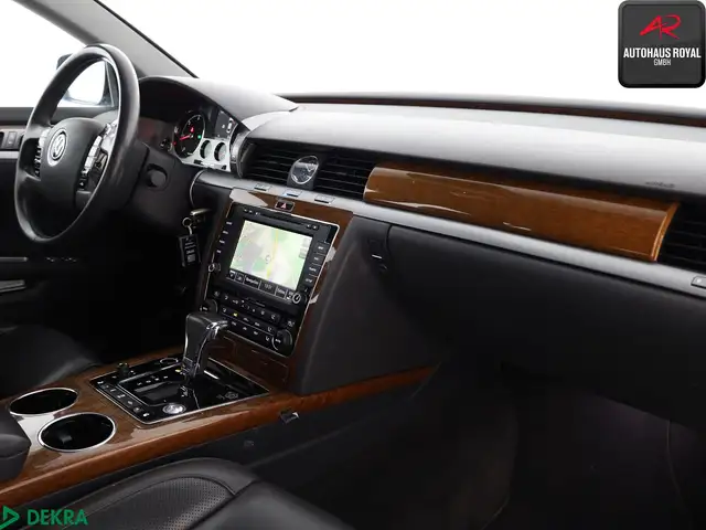 Volkswagen Phaeton view 10