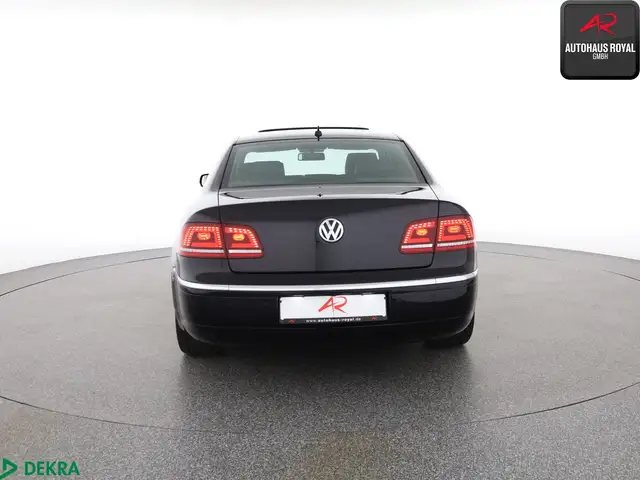 Volkswagen Phaeton view 4