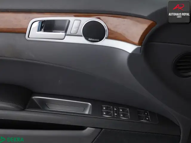 Volkswagen Phaeton view 13