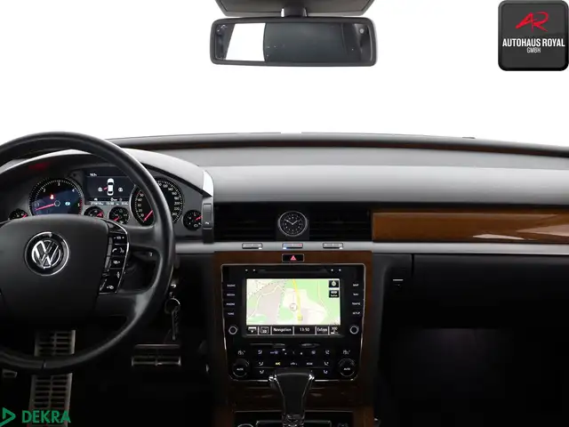 Volkswagen Phaeton view 9