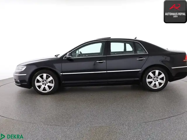 Volkswagen Phaeton view 2