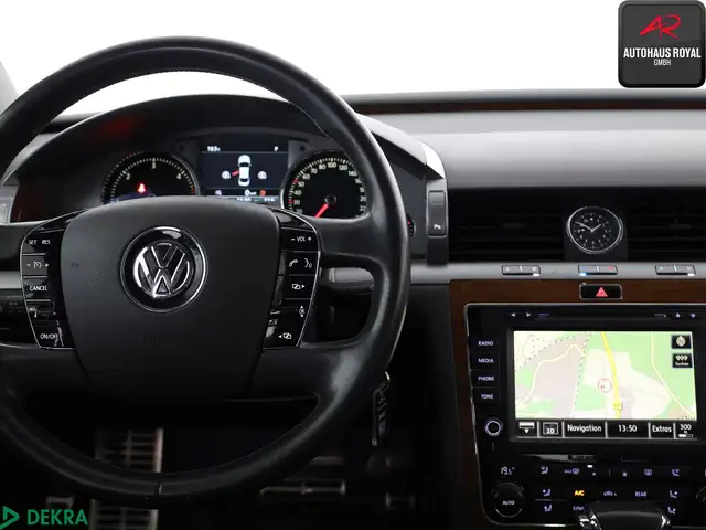 Volkswagen Phaeton view 15