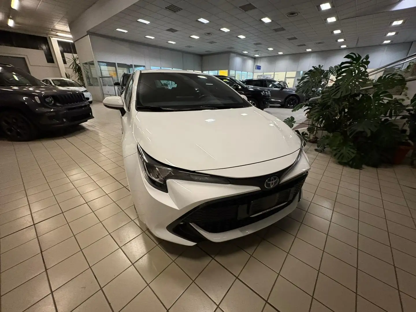 Toyota Corolla Corolla XII 2019 1.8h Business cvt GPL Bianco - 1
