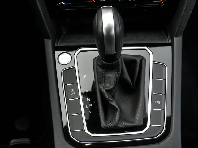 Volkswagen Passat view 9