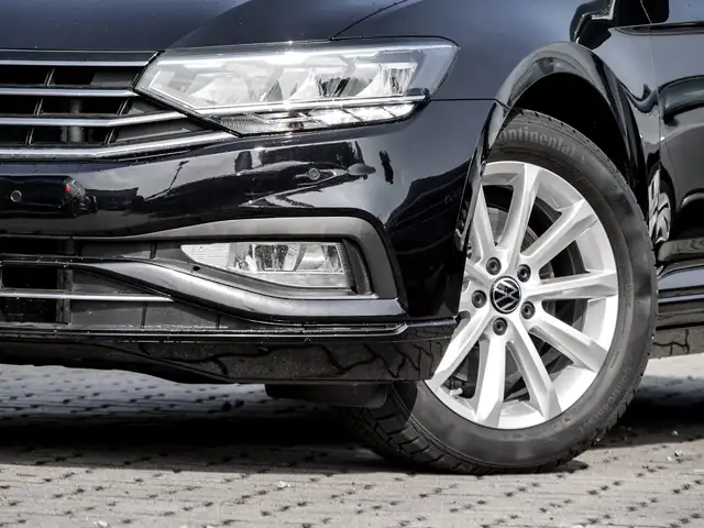 Volkswagen Passat view 5