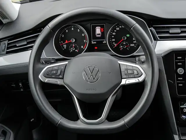 Volkswagen Passat view 8