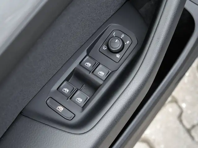 Volkswagen Passat view 11