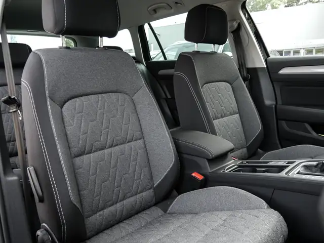Volkswagen Passat view 6