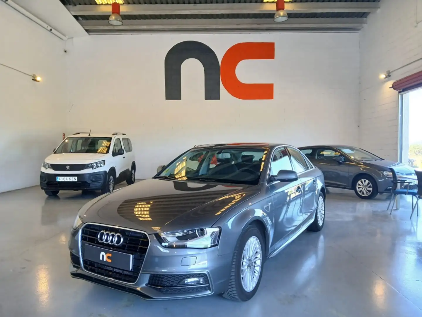 Audi A4 2.0TDI CD 150 S line edition Gris - 1